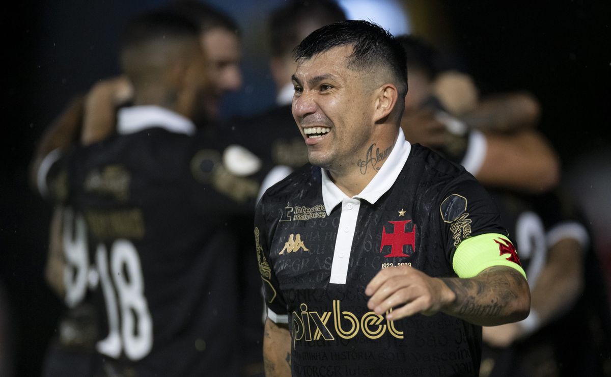 Medel pode ser crucial na saída de zagueiro do Corinthians; entenda.