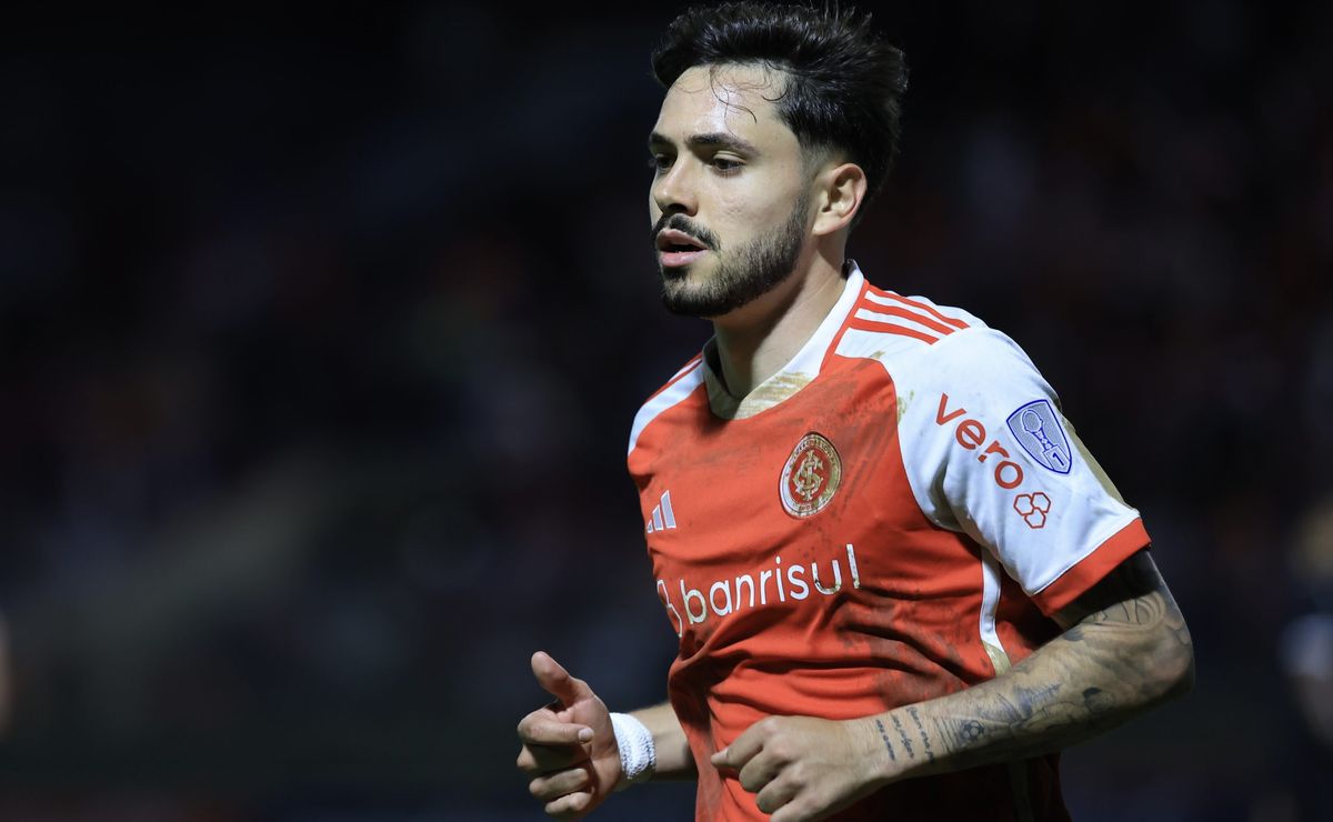 Presidente do Inter impõe condição para venda de Mauricio ao Palmeiras