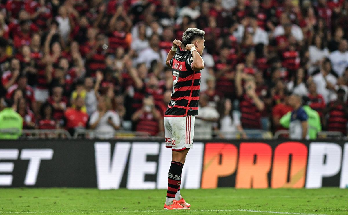 Flamengo vence o Grêmio e mantém liderança no Brasileirão: análise das atuações