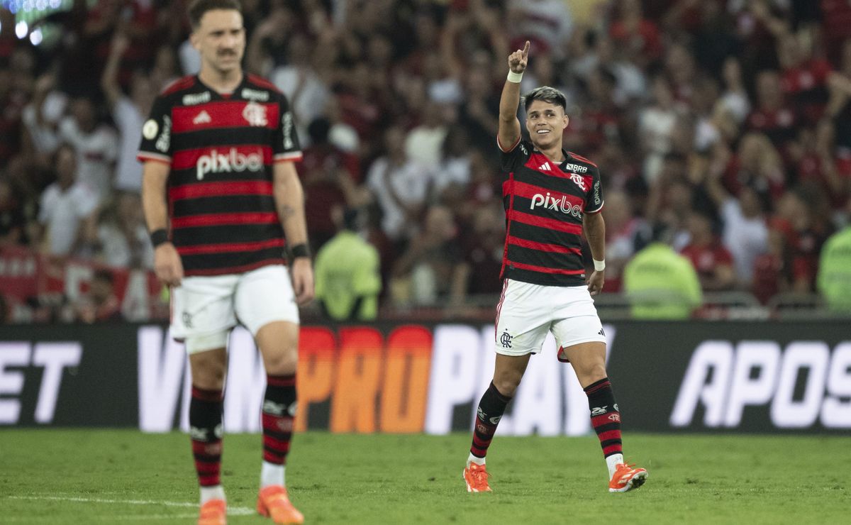 Flamengo Mantém Liderança do Brasileirão com Vitória e Dois Gols de Luiz Araújo