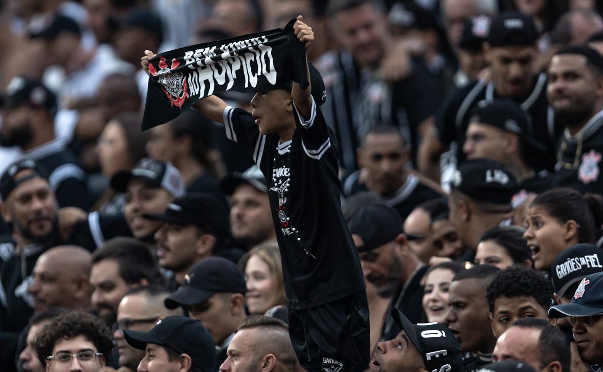 Gaviões da Fiel se reúne com diretoria do Corinthians para tratar