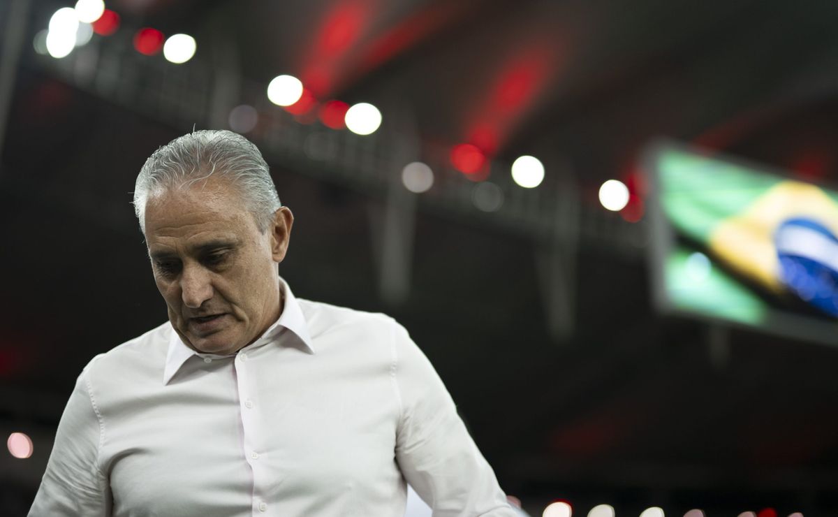 Tite será desfalque do Flamengo em partida contra o Athletico-PR.