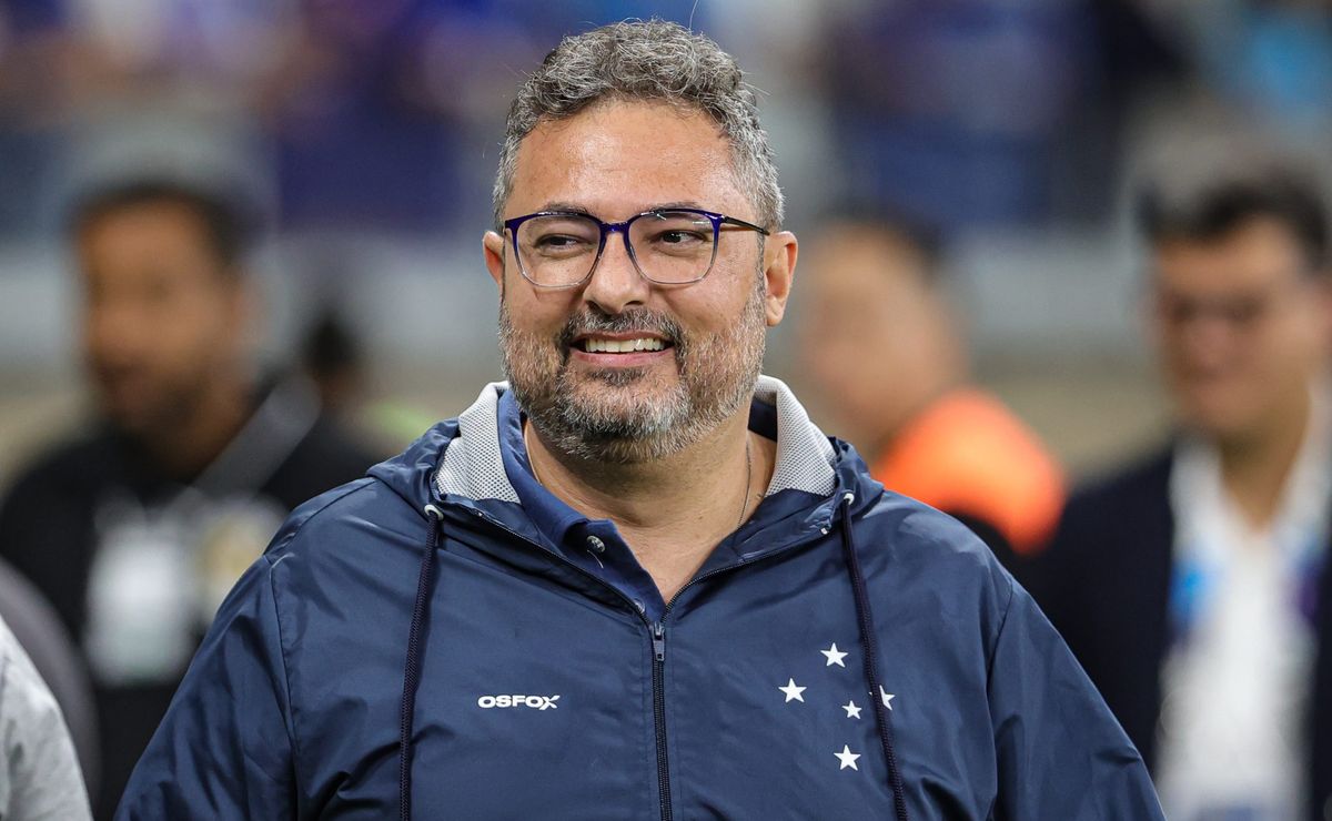 Cruzeiro de Alexandre Mattos interfere em negociação do Corinthians por Gabigol.