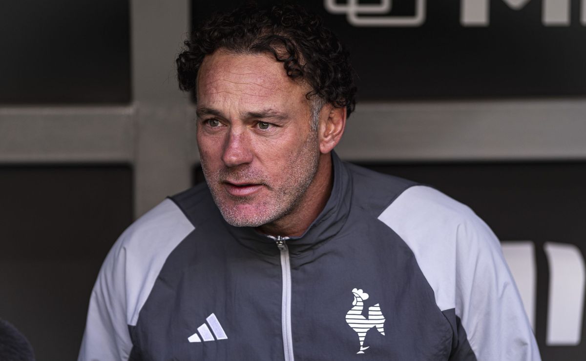 milito fortalece ataque e treina atlético-mg para confronto com palmeiras.