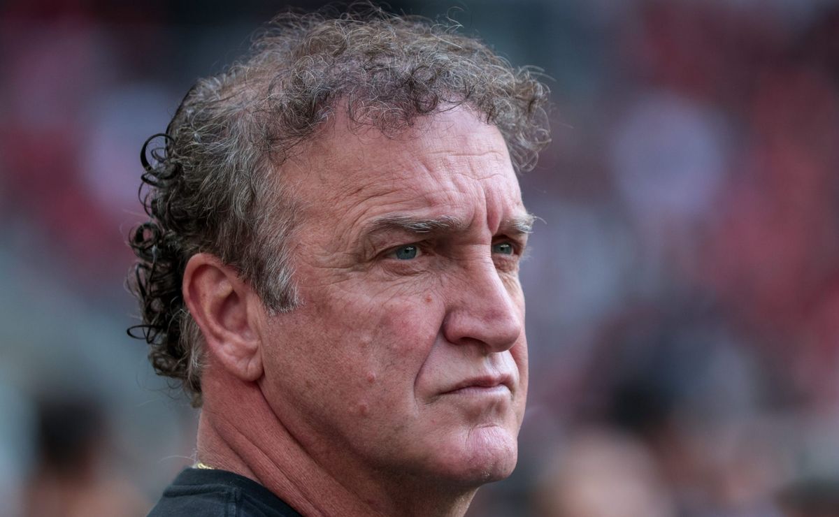 Daronco explica expulsão de Cuca por advertência anterior em jogo contra Flamengo.