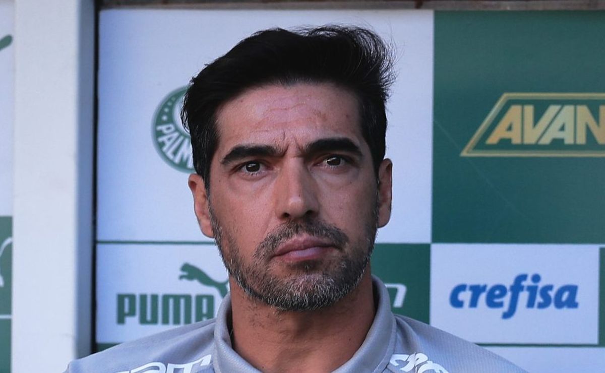 Abel Ferreira decide futuro de Dudu após polêmica sobre possível ida ao Cruzeiro.