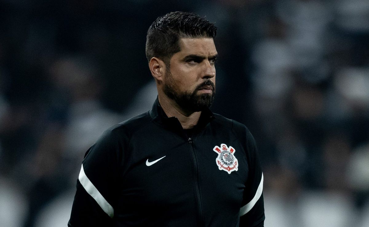 Antônio Oliveira atualiza sobre situação de lateral com recaídas na recuperação