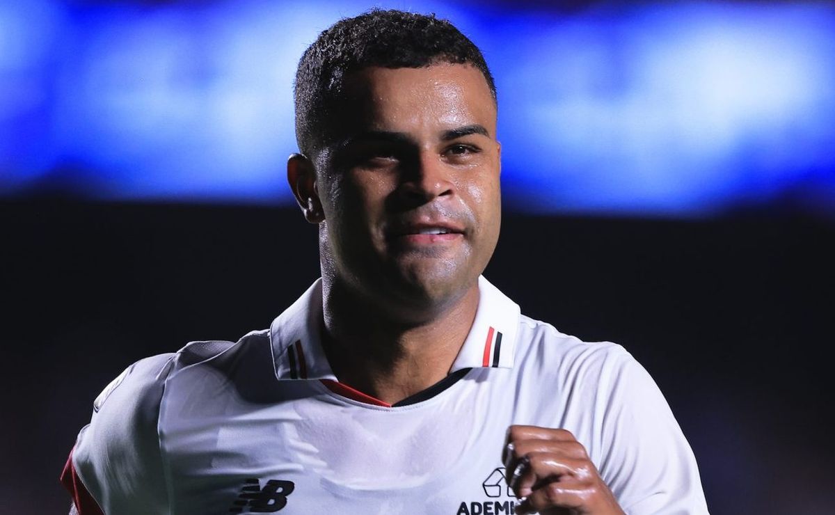 Cruzeiro negocia contratação de Alisson, do São Paulo, para reforçar meio-campo