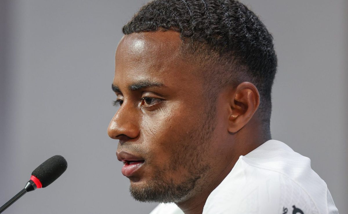 Corinthians decide futuro de Diego Palacios após nova cirurgia no joelho.