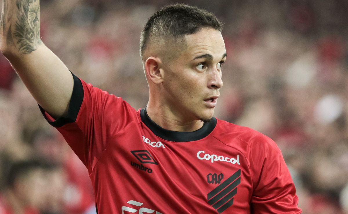 CSKA-RUS aceita negociar Khellven, ex-Athletico, com Flamengo por R$ 58 milhões