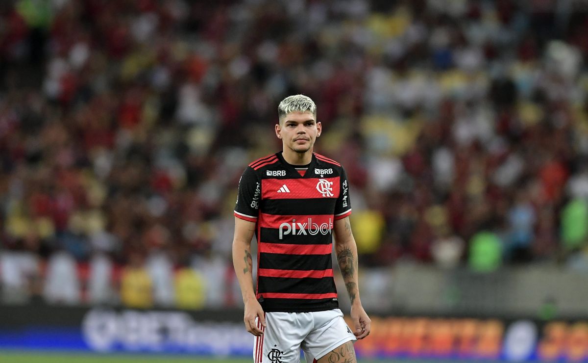 Nação critica Ayrton Lucas em vitória do Flamengo: "Errou todas"