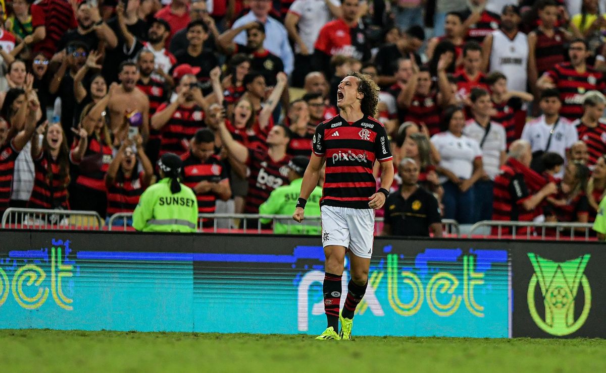 Flamengo vence Bahia nos acréscimos e lidera Brasileirão; análise das atuações.