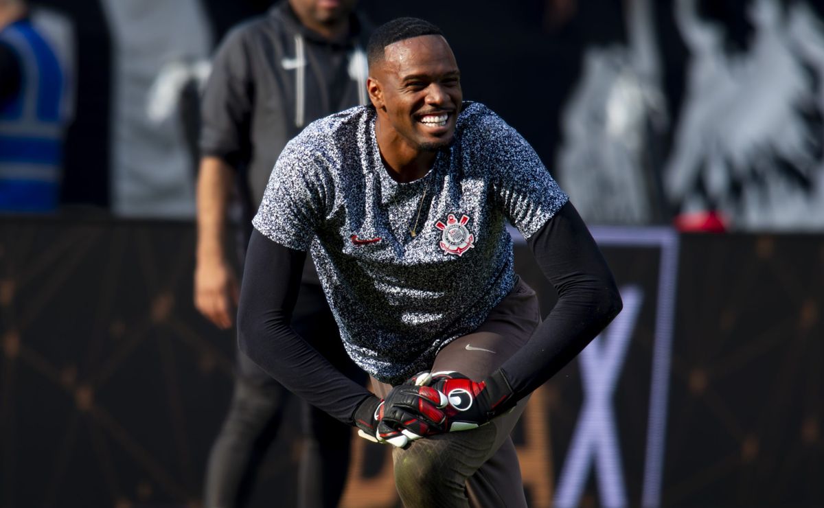 Corinthians explica ausência de Carlos Miguel durante treinamentos.