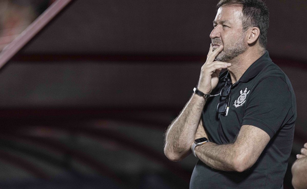 Corinthians contrata CEO ex-Flamengo para fortalecer diretoria e gestão.