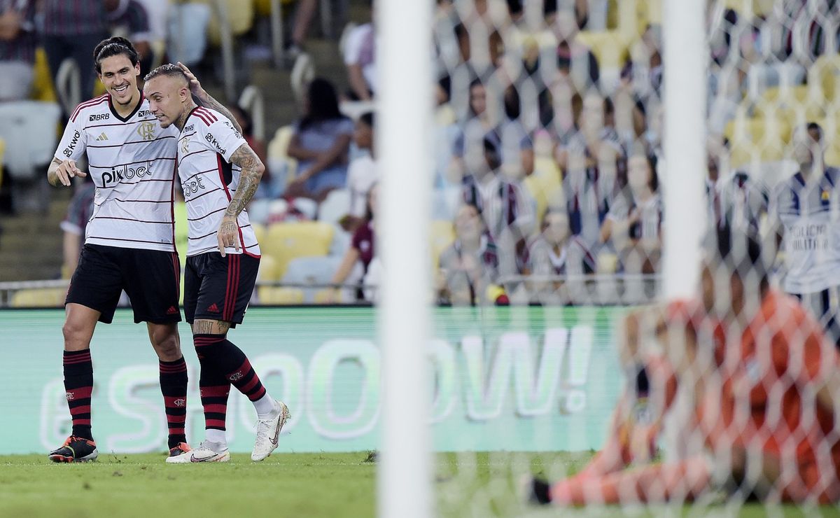 Flamengo busca manter invencibilidade contra o Fluminense em clássico deste domingo.