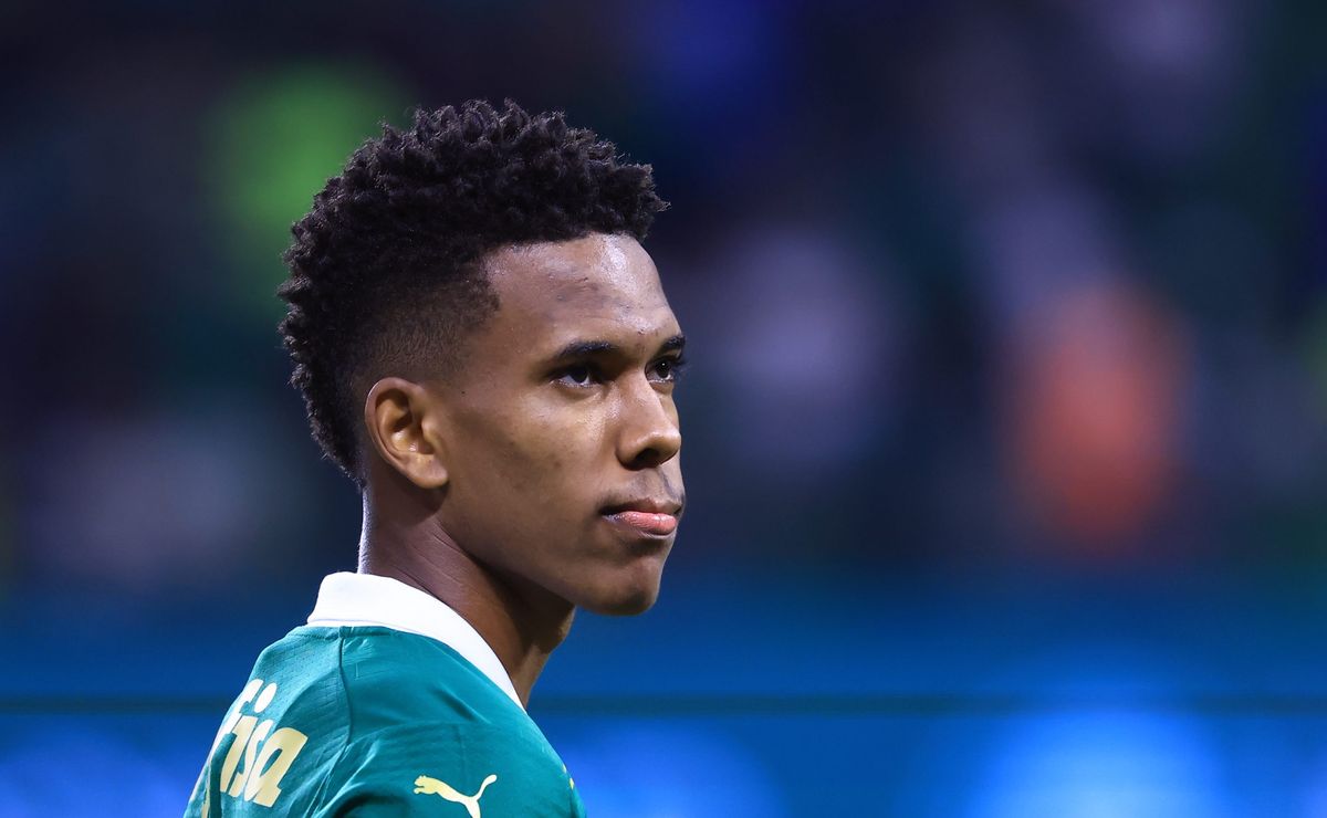 Estevão brilha em triunfo do Palmeiras, porém se lesiona e preocupa torcedores.