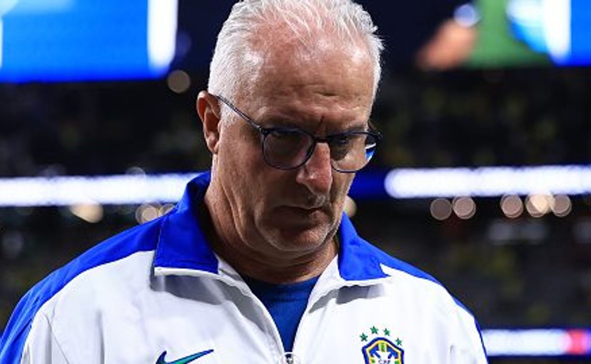 Dorival Júnior emociona-se ao homenagear ídolo Dudu na Copa América