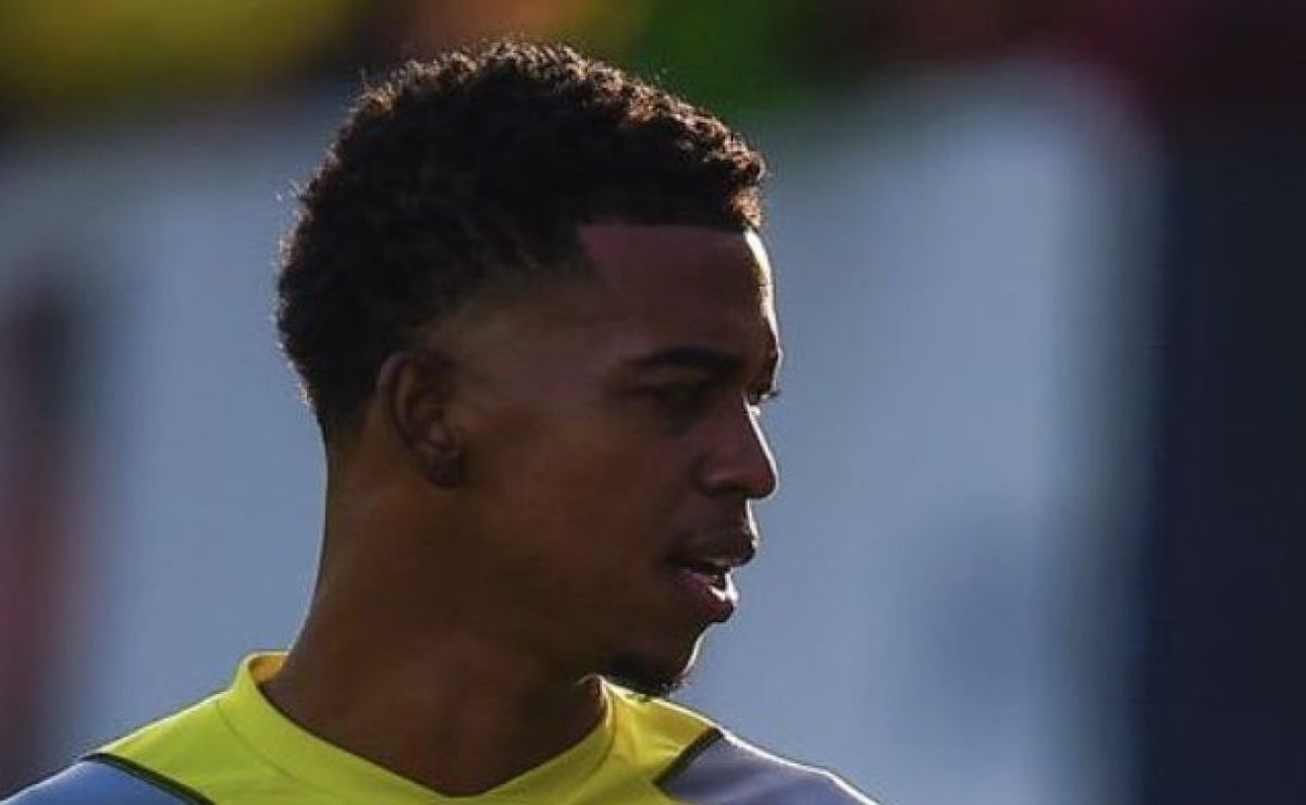 Decretado futuro promissor para Carlinhos no Flamengo com ausência de Gabigol