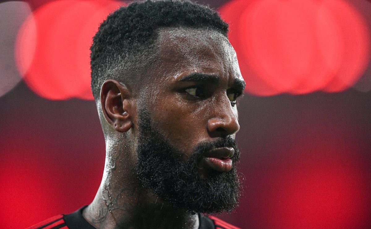 Gerson se irrita com goleiro do Cruzeiro durante partida; Confira bronca.