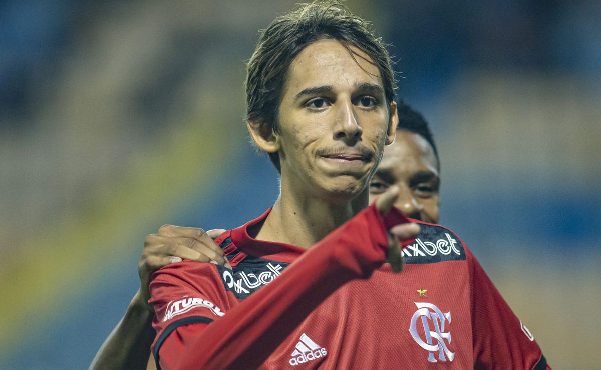Werton ganha minutos com Tite no jogo do Flamengo contra o Cruzeiro no Maracanã