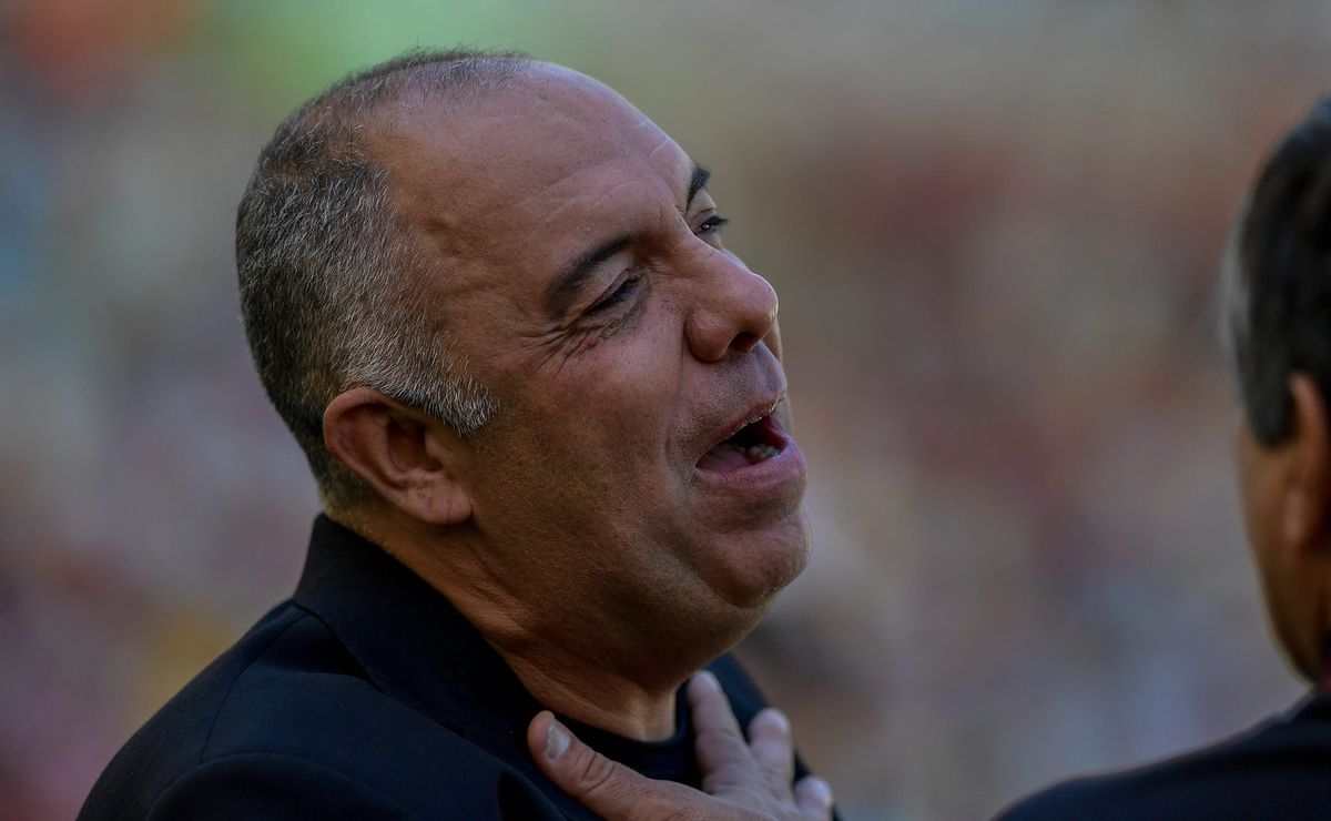 Flamengo acerta contratação e se prepara para anúncio oficial no RJ.