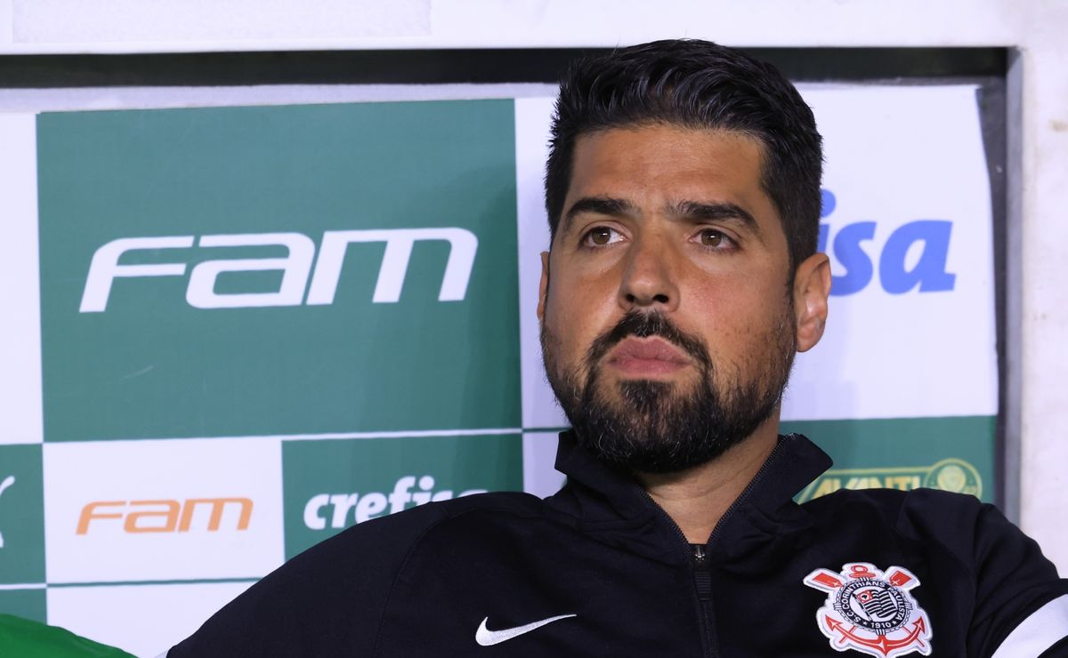 Trocas de técnicos no Corinthians causam rombo milionário; Entenda a situação.