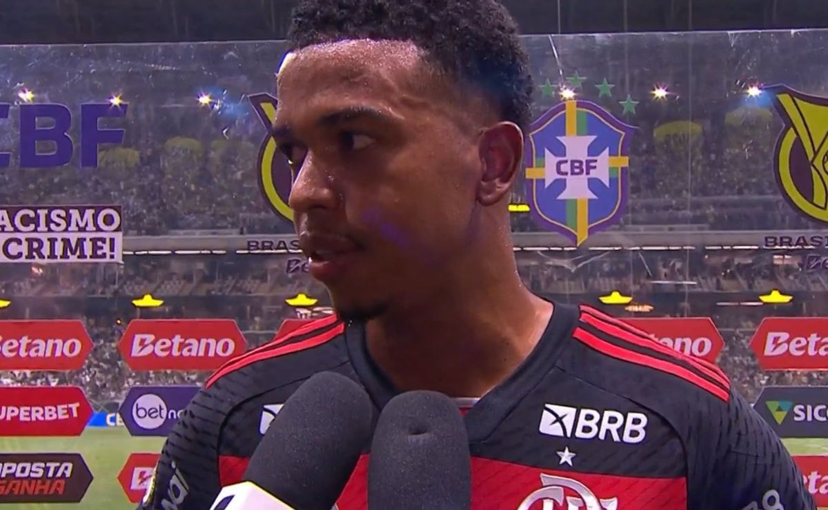 Carlinhos se emociona com gol no Flamengo e lembra da morte da mãe: “Luto ainda”