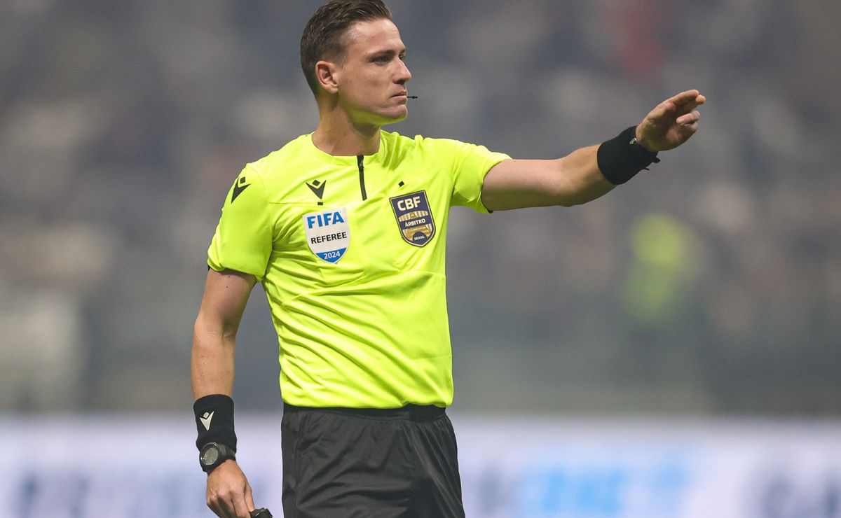 Flamengo recebe áudio do VAR sobre pênalti não marcado em Pulgar.