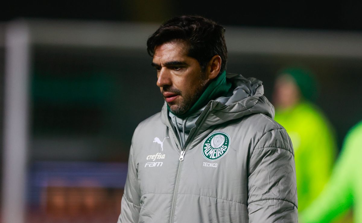 Homenagem: Abel Ferreira enaltece garra do Palmeiras na virada histórica.