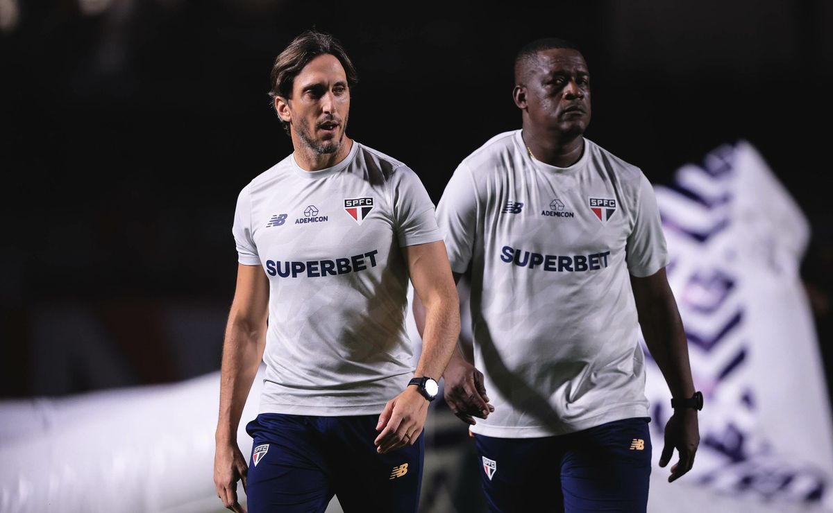 Carlos Gruezo assume comando do São Paulo contra RB Bragantino.