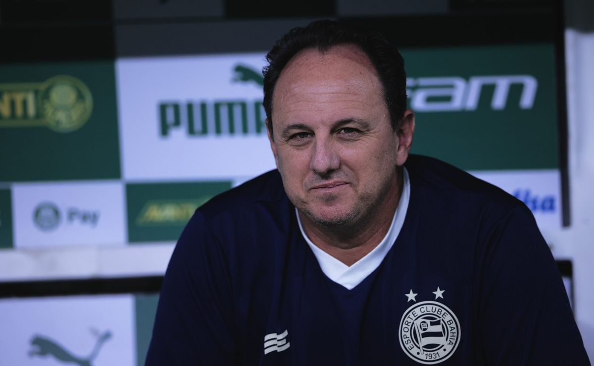 Rogério Ceni demonstra surpresa com gol de Estevão em Palmeiras x Bahia.