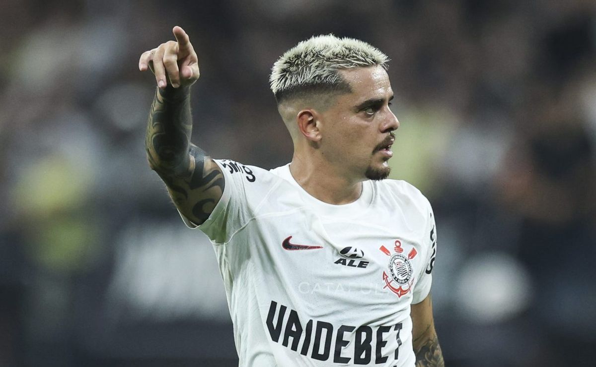 Corinthians renova contrato com Fagner; confira detalhes do novo vínculo.