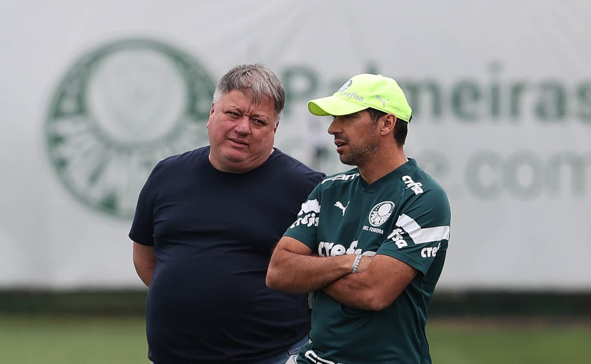 Abel dispensa meia dos treinos e Palmeiras encaminha saída de Bruno Tabata
