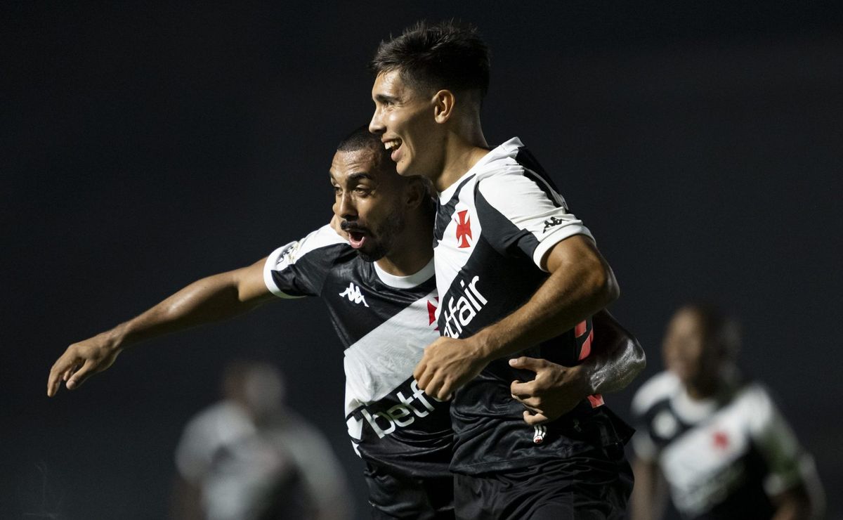 Vasco vence Corinthians com belo gol e ultrapassa rival na classificação.