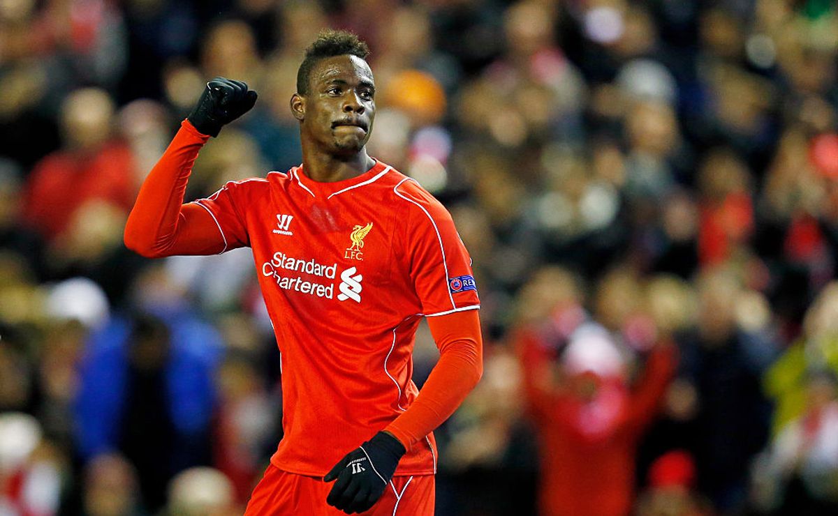 balotelli recebe mais cartões do que gols jogando perto do corinthians nos últimos anos