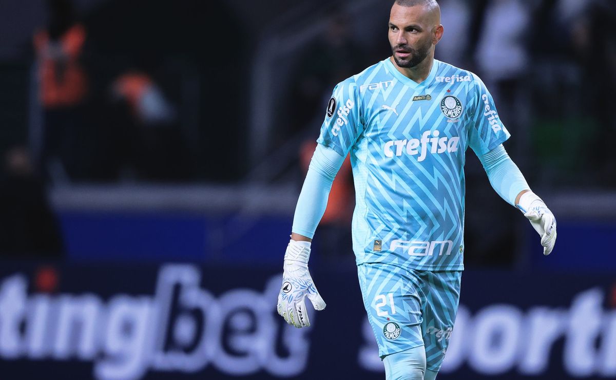 Weverton comete falha decisiva em gol de Shaylon e gera críticas no Palmeiras