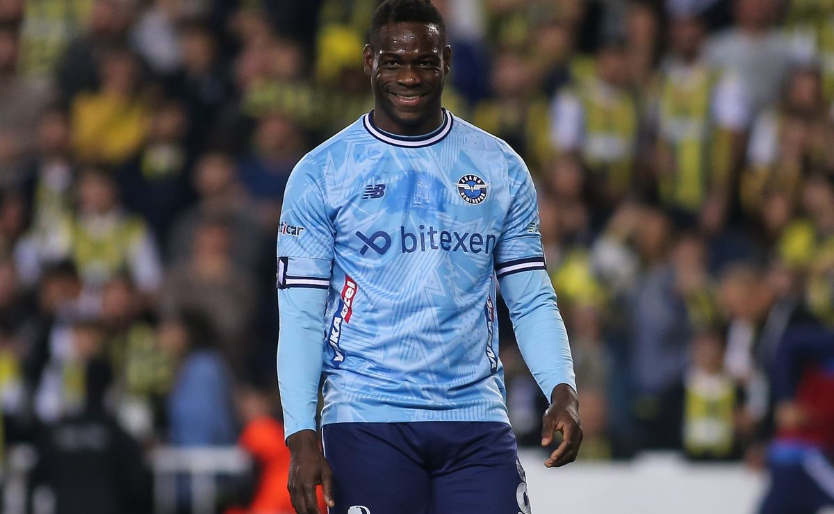 Balotelli aguarda confirmação de Ramón Díaz para acerto com Corinthians