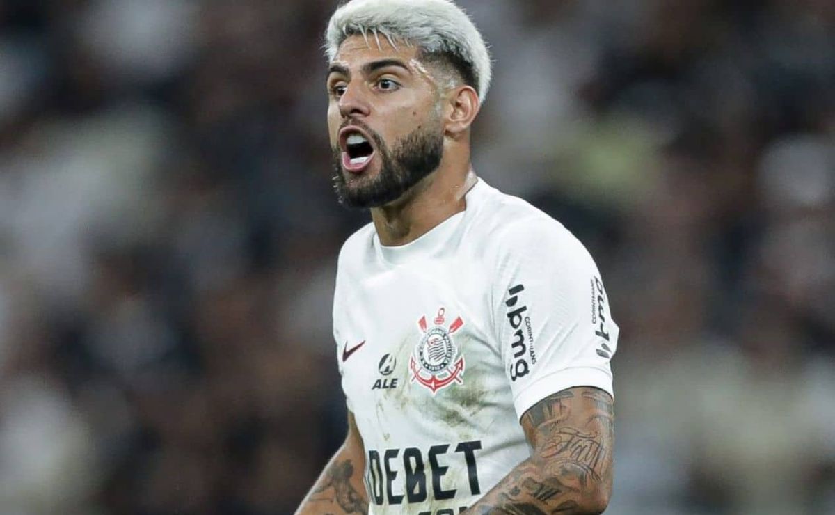 Jornalista aponta situação crítica de Corinthians e Fluminense no futebol brasileiro