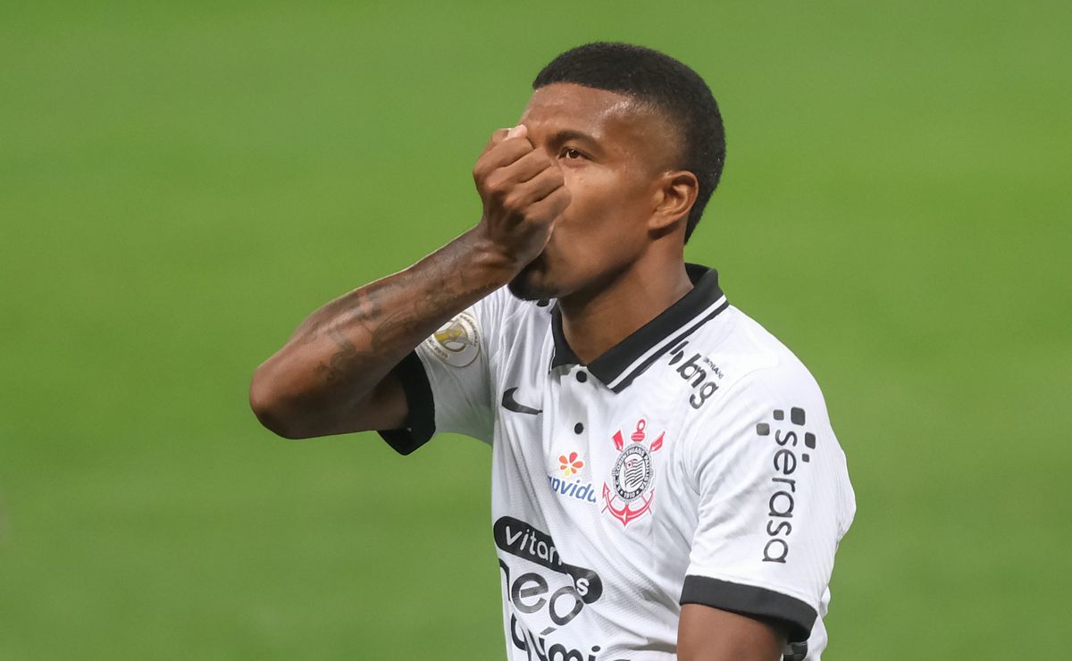Corinthians negocia Léo Natel com Grupo City após descontentamento com o Santos