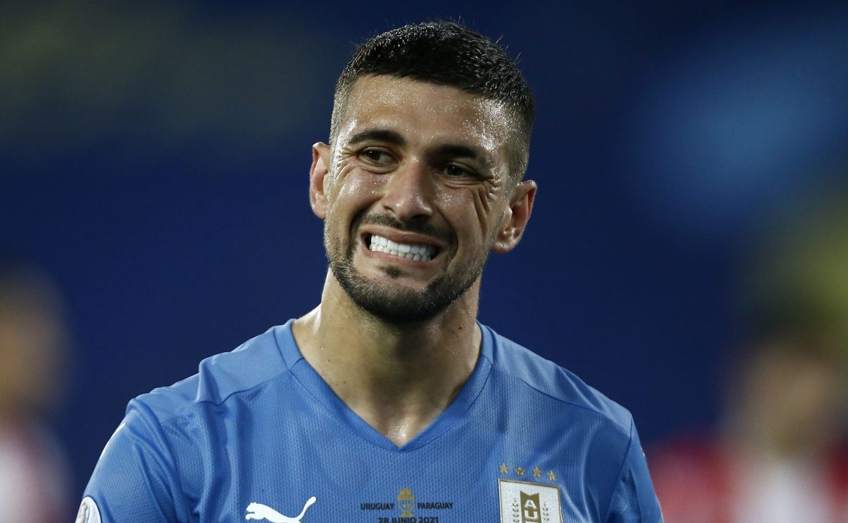 Torcida uruguaia pede aposentadoria de Arrascaeta da seleção.