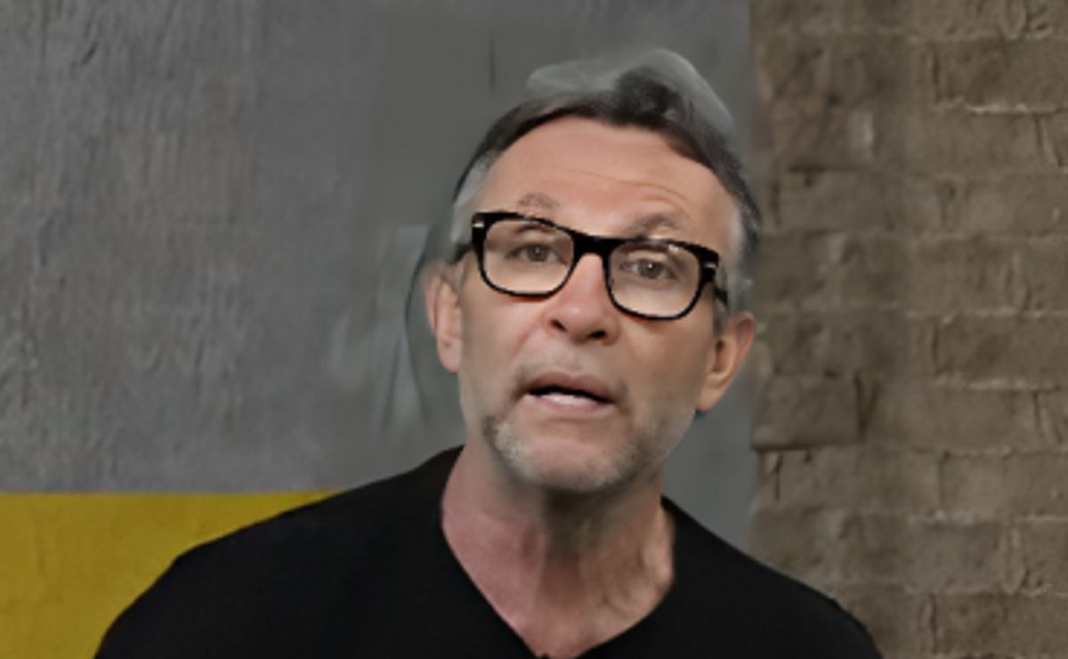 Neto critica postura de Cacá no Corinthians após xingamentos durante partida.