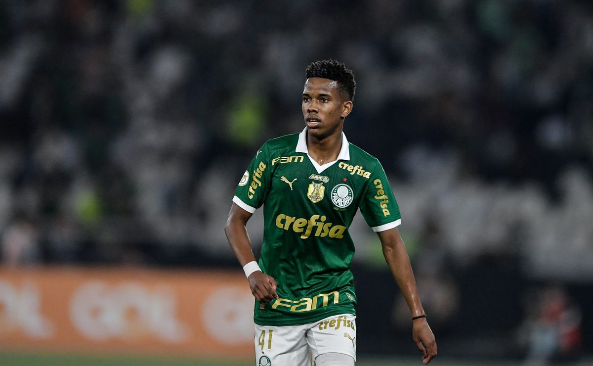 Lesão de Estêvão preocupa Abel Ferreira e exames revelarão tempo fora.