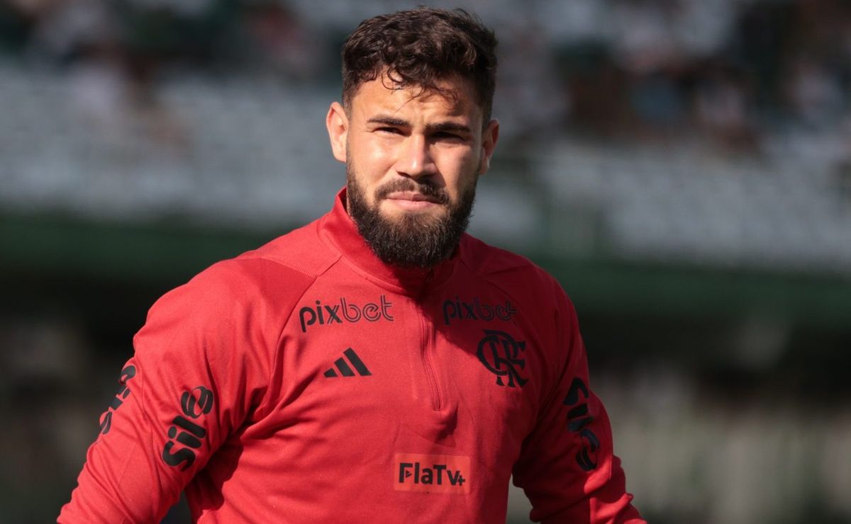 R$ 229,3 milhões: Matheus Cunha ganha força no PAOK-GRE e Flamengo expõe plano para negociar goleiro