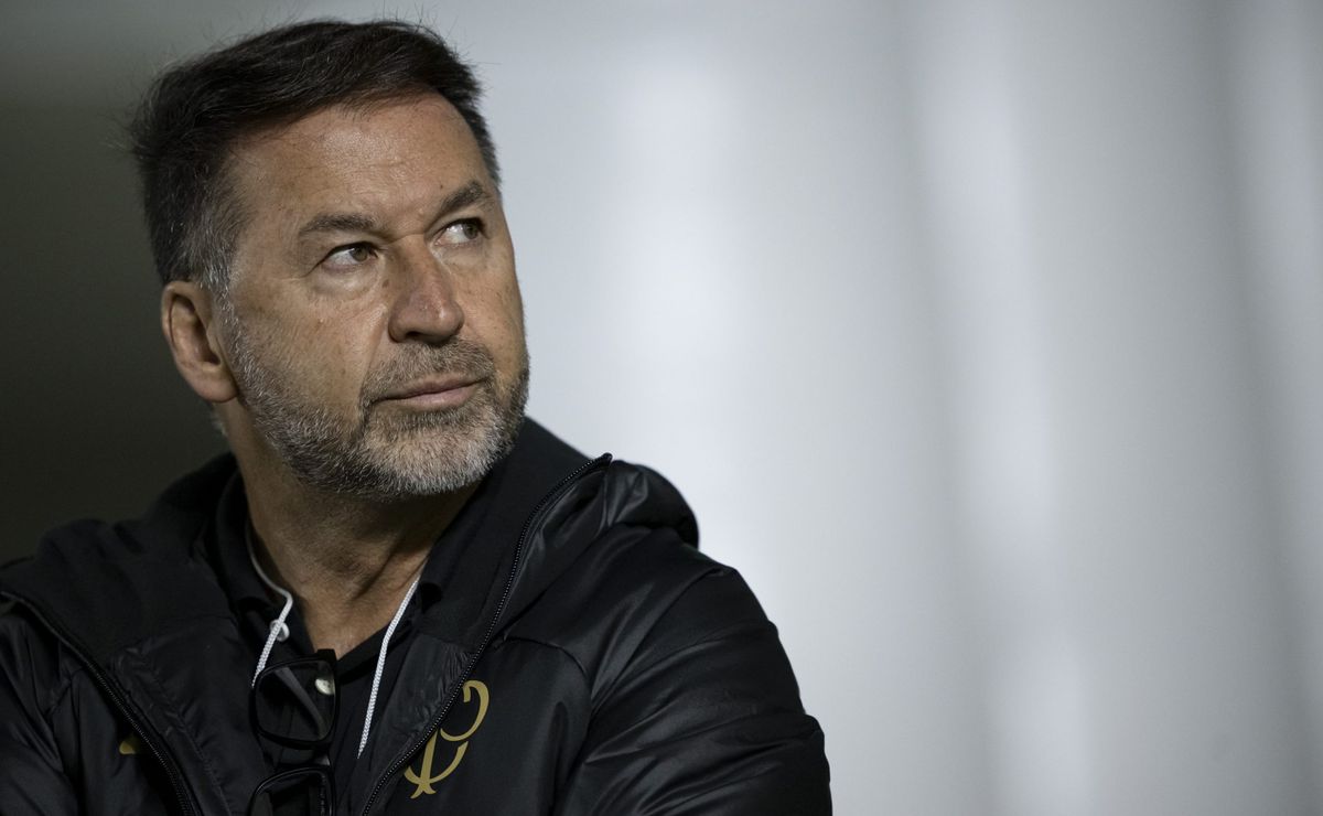 Augusto Age e Flora Decide Permanecer no Corinthians Mais uma Temporada.