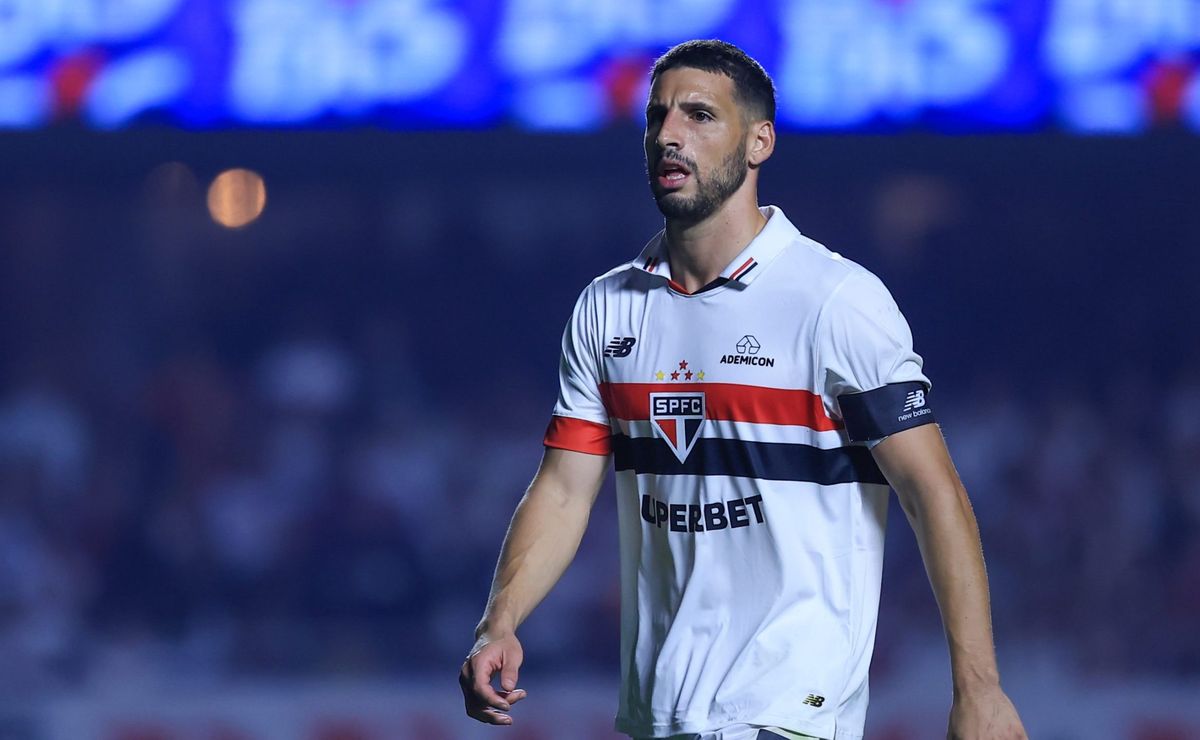 Calleri participa de treino de Zubeldía e aguarda confirmação para jogo do São Paulo.