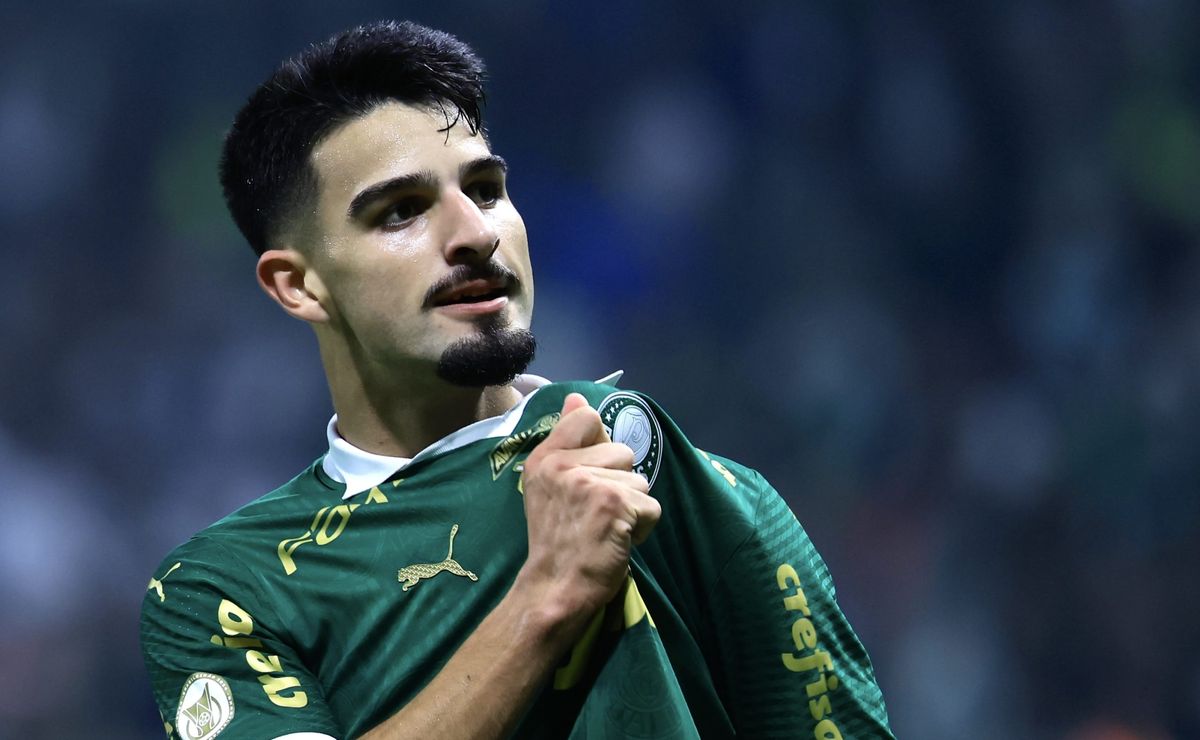 Palmeiras vence, freia Cruzeiro e mantém perseguição ao líder Botafogo no Brasileirão.