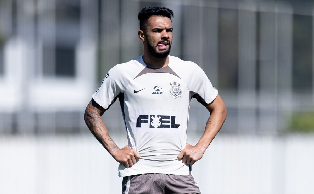 Corinthians reestrutura meio-campo e amplia opções de setor carente.