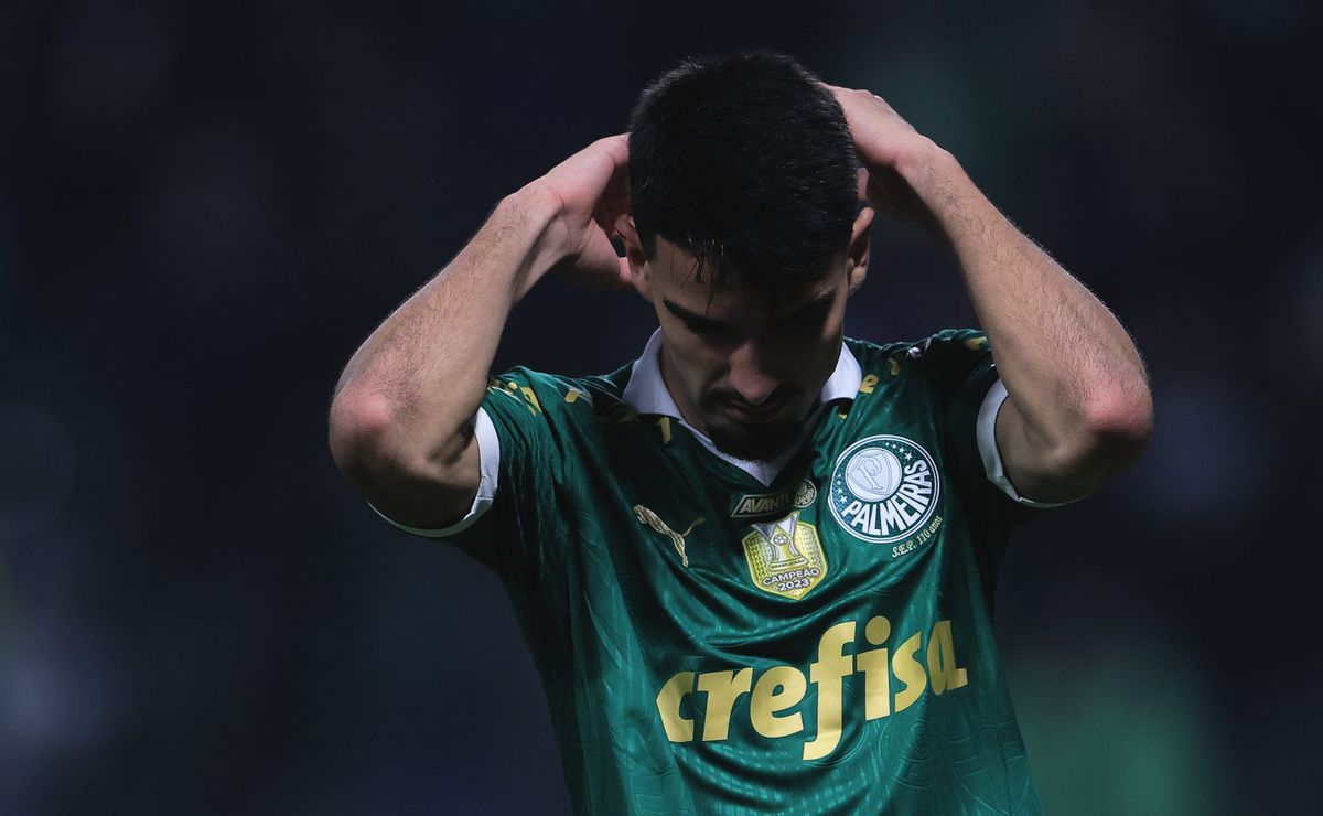 Palmeiras perde de forma apática para o Fluminense e torcida reage online.