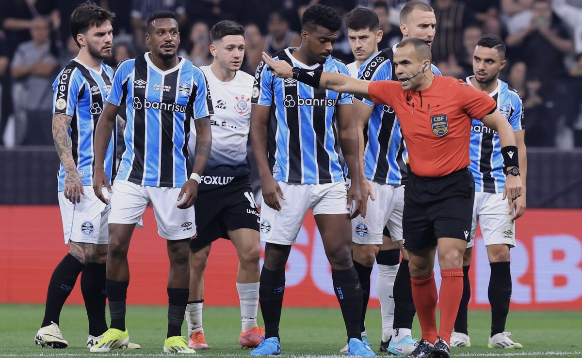 Erro em Pênalti em Corinthians x Grêmio: Análise de PC de Oliveira.