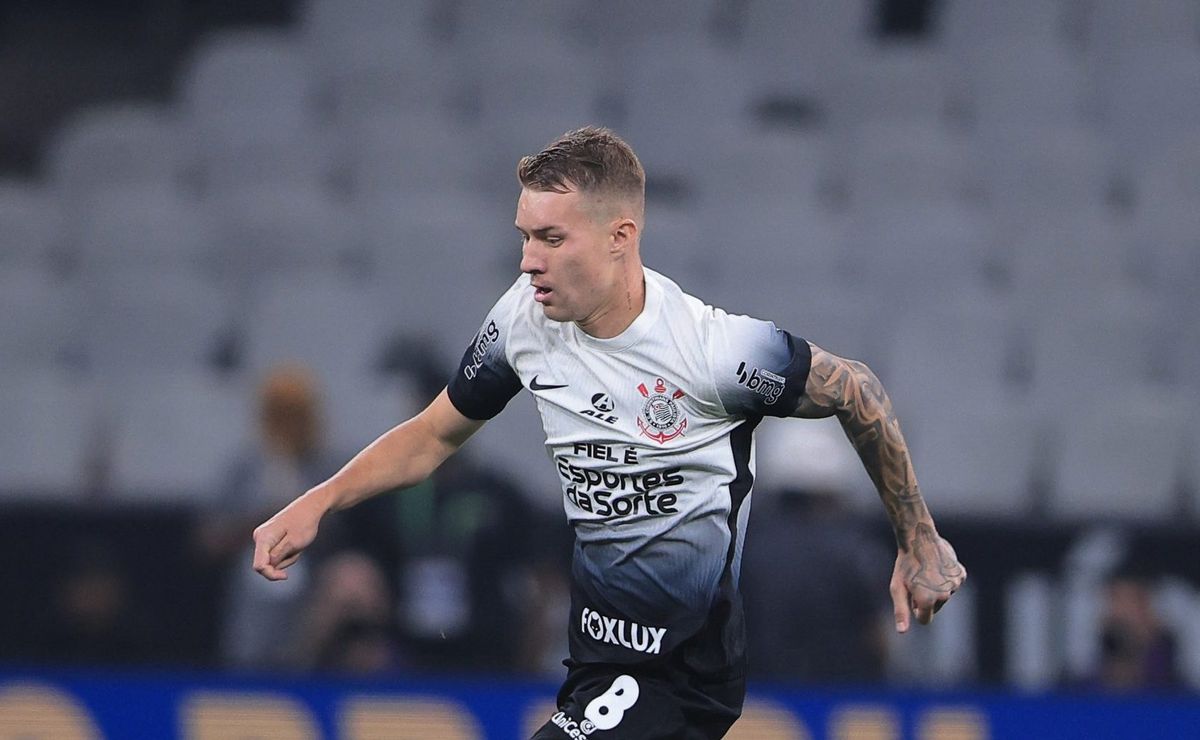 Charles revela importância da escolha da camisa 8 após estreia no Corinthians.